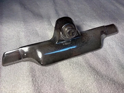 COSECHADORA INTERNACIONAL Manija de puerta elevadora superior usada 59-60 TRAVELALL 175668 R91 Foto 1 de 4