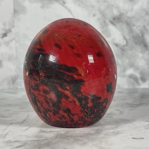 Rot und Schwarz Kunst Glas Briefbeschwerer Oval Ei Form 2,5" Hoch - Bild 1 von 8