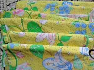 Vintage Martex/Barbara Brody "Frühlingsduschen" gelb Blumen Schneider Blatt Stoff 6# - Bild 1 von 3