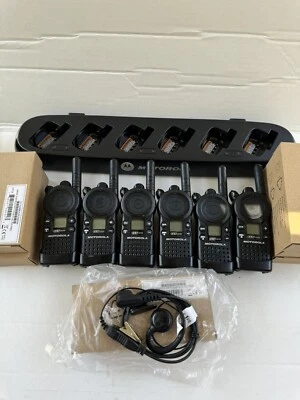 6 CLS1410 UHF Portable Two-way Radios: Good Condition With Multi-charge - Image 1 of 4