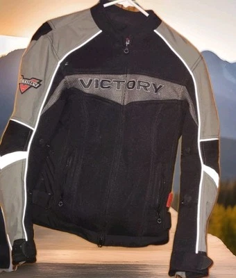 Победа мотоциклов куртка бронированный локоть и наплечные подушечки мужской маленький б/у один раз🏍 - Изображение 1 из 4