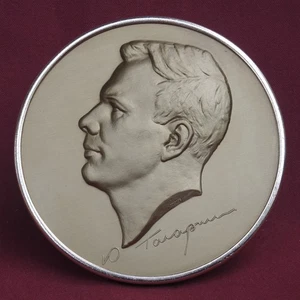 BIG Old Cast PLAQUE GAGARIN Rocket Vostok Cosmonaut Vintage Soviet Metal LMD - Picture 1 of 5