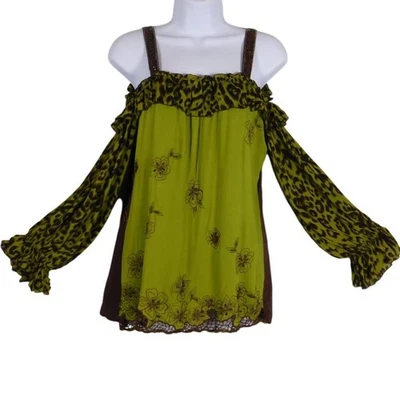 Blusa ligera pequeña Krista Lee con cuentas lentejuelas fuera del hombro Foto 1 de 4