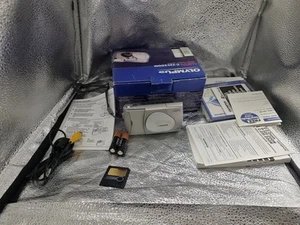 Olympus Camedia C-220 Zoom 2.0MP Digital Camera Boxed With Accessories - Picture 1 of 9