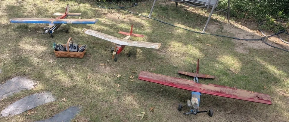 Lote de aviones a gas Nitro RC de colección, controles remotos, reparación de piezas, Futaba, Kyosho  Foto 1 de 4