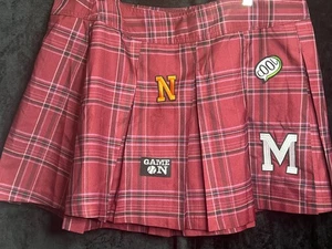 Minifalda plisada a cuadros No Boundaries XXL (21) roja con detalles de parche - Imagen 1 de 2