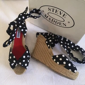 NEW VTG Steve Madden tie-up espadrille Polka dot Wedges black white size 7 - Picture 1 of 6