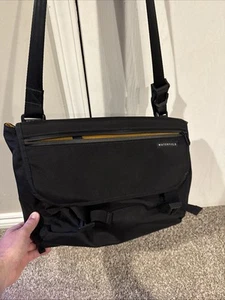 Water field Essential Messenger Bag - Picture 1 of 3