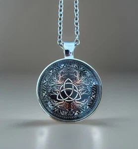 Celtic Trinity Knot Mandala Style Pendant Necklace- Stainless Steel- New - Bild 1 von 4