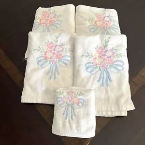 Avanti Set of 4 Bath Towels/1 Hand Towel White With Floral Embroidery Vintage - Picture 1 of 10