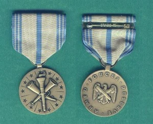 US ARMED FORCES RESERVE MEDAL NAT GRD - Picture 1 of 1