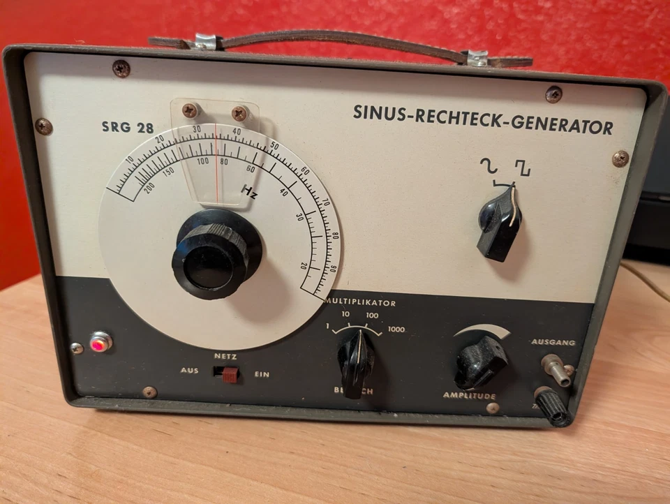 SRG 28 Audio Sinus Rechteck Generator Messgerät Vintage ungetestet defekt - Bild 1 von 4