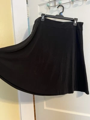 Маленькая изысканная женская черная юбка размер L - Изображение 1 из 4
