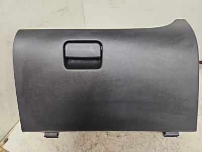 Guantera/compartimento negro 14-24 MITSUBISHI MIRAGE con pestillo Rh OEM Foto 1 de 4