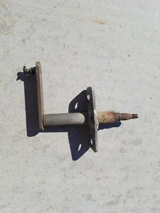 1960 1961 CHRYSLER DODGE PLYMOUTH DESOTO WINDSHIELD RIGHT WIPER PIVOT LEFT SIDE - Picture 1 of 9