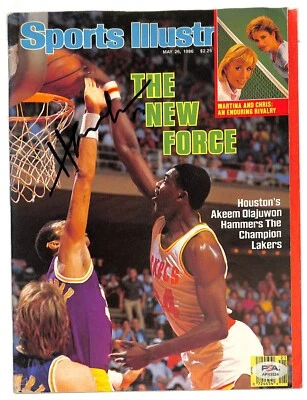 Hakeem Olajuwon Signed 1986 Sports Illustrated Newstand No Label Rockets PSA/DNA - Image 1 of 2