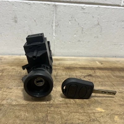 2003-2006 Land Rover Range Rover 4.4L V8 Ignition Switch With Key E4130001 - Image 1 of 4