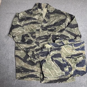 Conjunto de chaqueta/pantalones camuflados a rayas de tigre vintage años 60/70 talla mediana era de Vietnam - Imagen 1 de 19