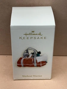 Bolsa de gimnasio Workout Warrior 2006 Hallmark adorno - QXG2293 - NUEVA EN CAJA - Imagen 1 de 5