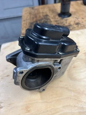 Válvula OEM VW TDI 2.0 CR EGR Jetta Golf Passat Beetle MK5 MK6 Audi A3 09+.  Foto 1 de 4