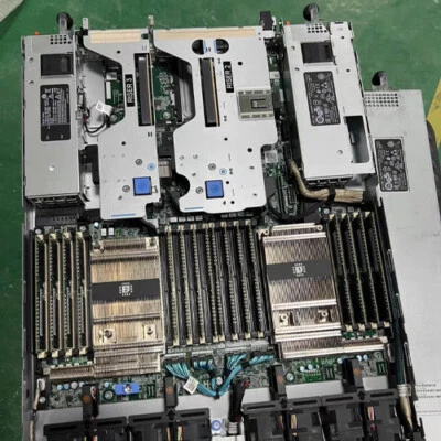 DELL R6525 Server 8X2.5" H745/2X EPYC 7713 CPU 64Core/1T 3200MHz RAM - Bild 1 von 3