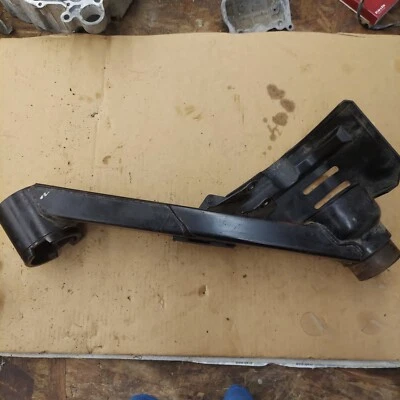 Conjunto de brazo oscilante trasero izquierdo Can Am Outlander 400 2007 con protector CV W110 Foto 1 de 4