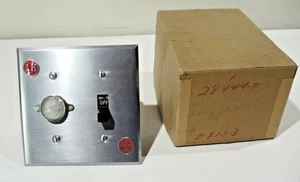 Interruptor comercial industrial vintage de stock antiguo con lámpara indicadora 28444F, RL-21-U - Imagen 1 de 4