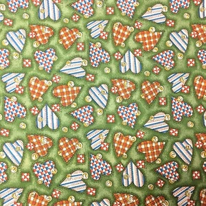 Sewing Notion Heart Shape Toss Sewing Quilting Fabric Green Yellow Cotton New - Picture 1 of 2