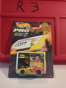 Hot Wheels Pro Racing 1997 Terry Labonte Die-Cast 1:64 NASCAR #5 Kelloggs - Picture 1 of 5