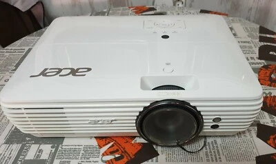 ACER M550 4K UHD 2900 ANSI Proyector de Cine en Casa - Blanco - Imagen 1 de 4