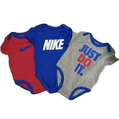 Paquete de 3 bodys para bebé de 6 meses Nike - rojo azul gris nuevo con etiquetas Foto 1 de 4
