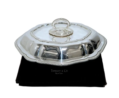 Tazón para servir verduras enchapado en plata vintage Tiffany & Co. England con tapa Foto 1 de 4