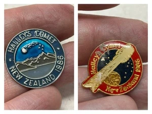 Zwei Vintage Haley’s Comet New Zealand 1986 Pins - Bild 1 von 5