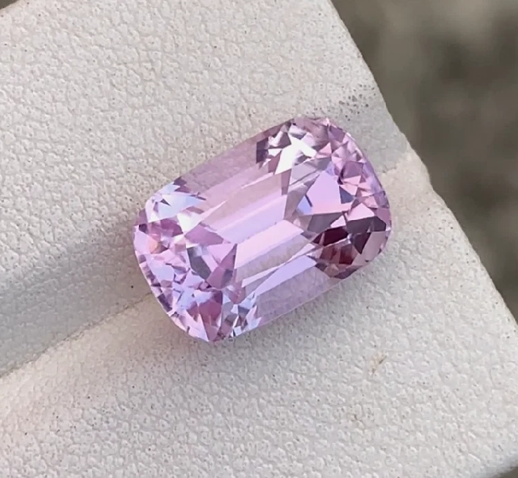 Cojín de piedras preciosas de kuncita rosa natural VVS 6,41 quilates corte de Afganistán Foto 1 de 1