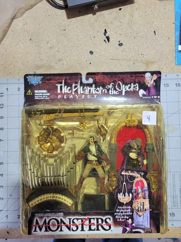 MOC Sealed PHANTOM OF THE OPERA Playset McFarlane MONSTERS Figure 1998 Series 2 Cover