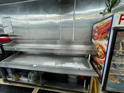 Mesa de exhibición de mercado de pescado Foto 1 de 2