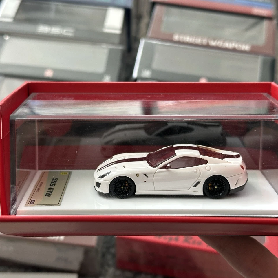 Coche modelo de resina blanca DMH 1/64 Ferrari 599 GTO Foto 1 de 1