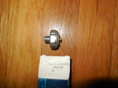 NOS 1986-1989 Lincoln Continental AXOD Oil Pressure By-Pass Switch E6DZ-7E440-A - Image 1 of 2