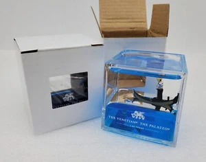 2x flüssig gefüllte Briefbeschwerer die venezianische Las Vegas Gondel 2" x 2"  - Bild 1 von 10