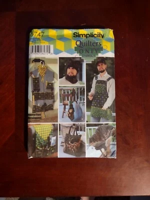 Simplicity Mens John Deere Quilters Only Fabric One Size Uncut Pattern 5747 - Image 1 of 4
