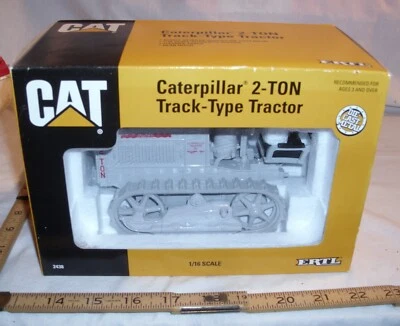 ERTL CATERPILLAR 2-TON TRACK TYPE TRACTOR BULLDOZER 1:16 BOXED - Image 1 of 3