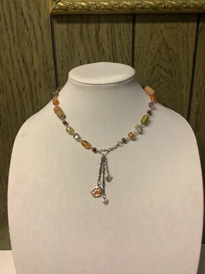 "Collar de corazón con dije de pata de gato tono tierra naranja hecho a mano 18"" ajustable"  Foto 1 de 4