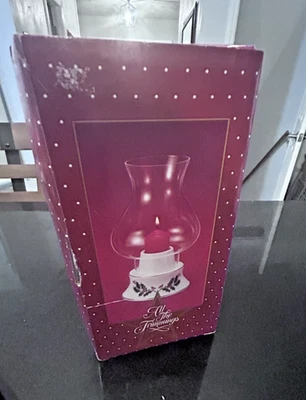 Lámpara All The Trimmings 1986 porcelana acebo bayas Navidad huracán hecha en Japón Foto 1 de 4