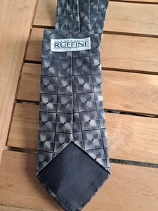Gianfranco Ruffini Italy Men's 100% SILK Necktie Geometric Design 59" x 4" - Picture 1 of 6