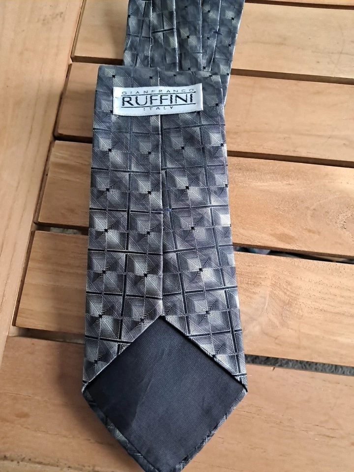 Gravata masculina Gianfranco Ruffini Itália 100% seda design geométrico 59 x 4" - Imagem 1 de 4
