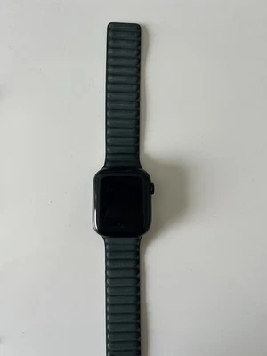 Apple Watch Series 9 45mm Aluminiumgehäuse Mitternacht inkl. 2 Armbänder - Bild 1 von 4