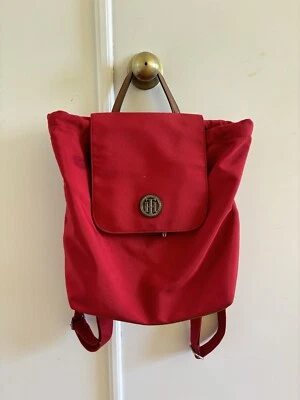 Tommy Hilfiger Bolso Mochila de Lona Rojo Monograma Logo Marrón Imitación Cuero Foto 1 de 4