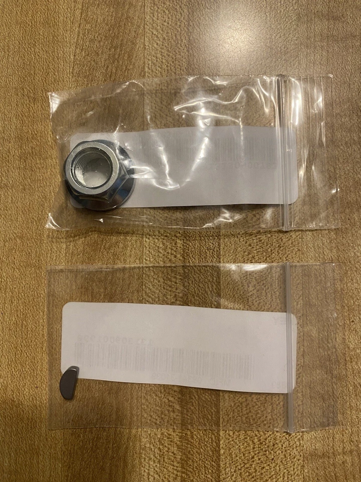 OEM Suzuki Flywheel Nut & Woodruff Key For 2023-2025 RMZ450 / 2023-2025 RMZ250 Foto 1 de 1