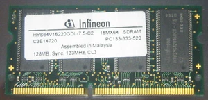 128 MB Infineon SDRAM 133 MHz PC-133 SO-DIMM 144 poli CL3 HYS64V16220GDL-7,5-C2 - Foto 1 di 1