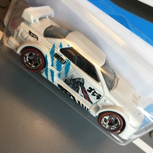 Hot Wheels Godzilla Nissan Skyline GT-R R32 REDLINES CUSTOM Super Wheel Swap - Picture 1 of 12